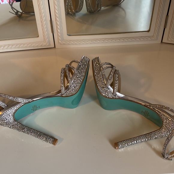 Betsey Johnson Adde Blue Rhinestone Pump. Size 81/2 NWOT - Picture 1 of 14